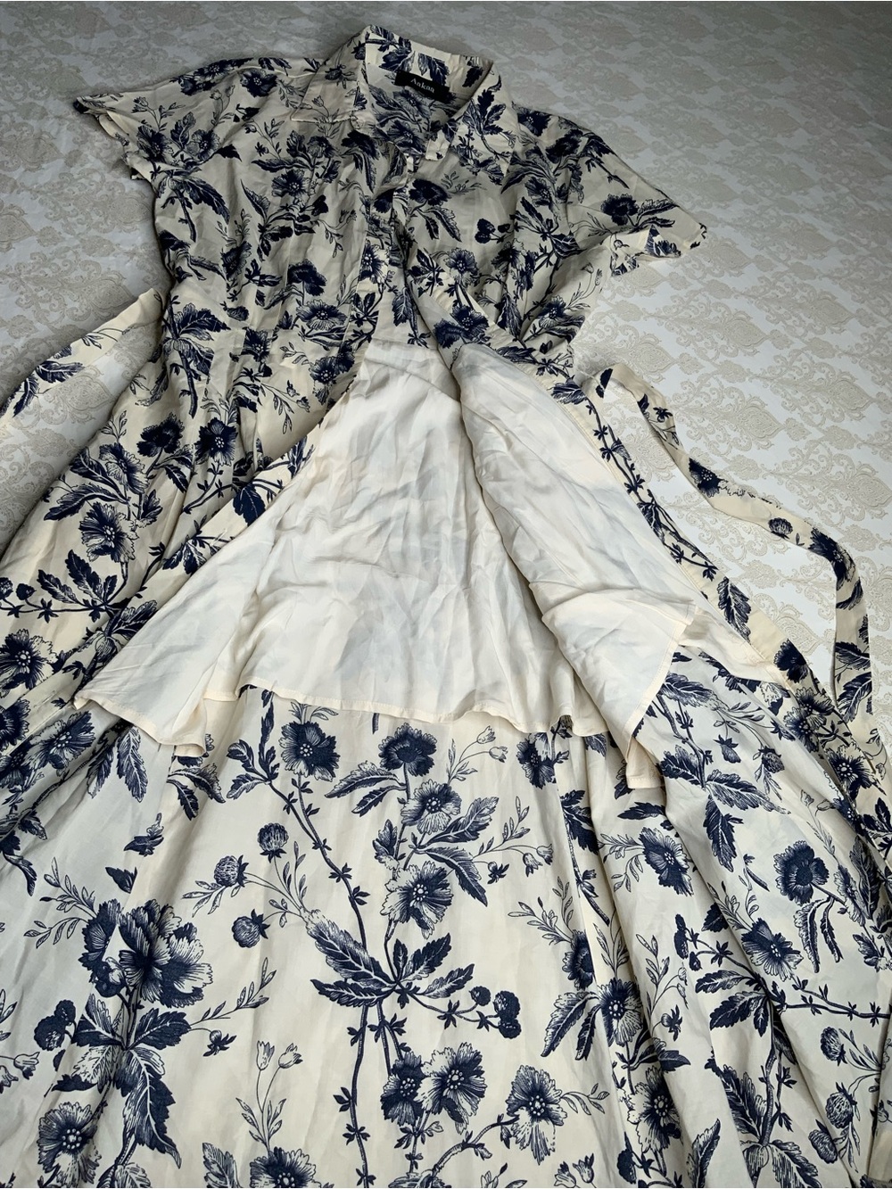 Women's Aakaa Floral Button Down Midi Dress Beige Navy Size Medium - Picture 5 of 11